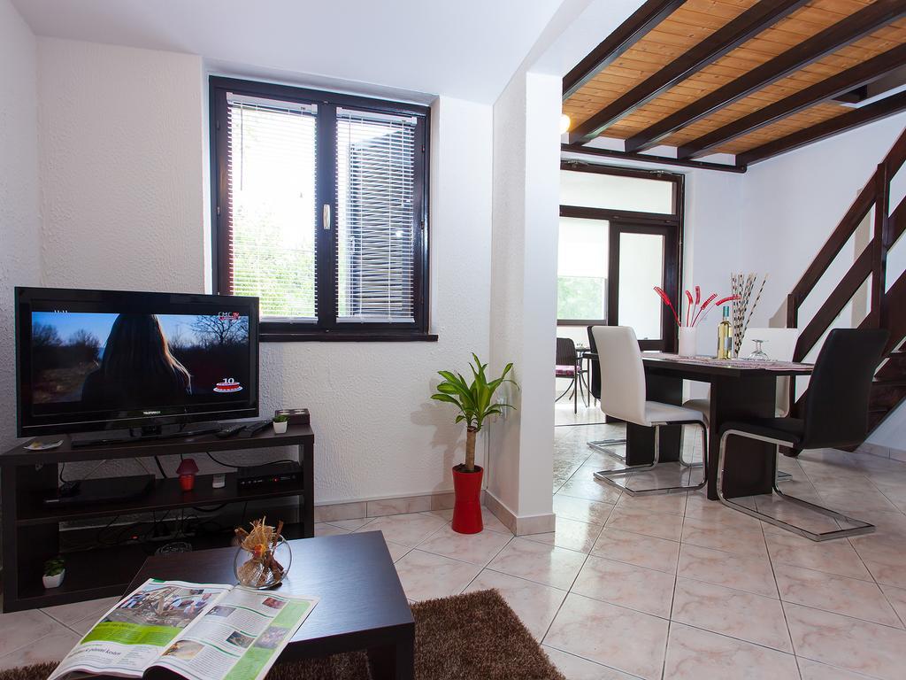Apartment Cervar ポレッチ 部屋 写真